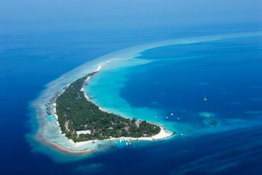 Das Kuramathi Island Resort aus der Vogelperspektive