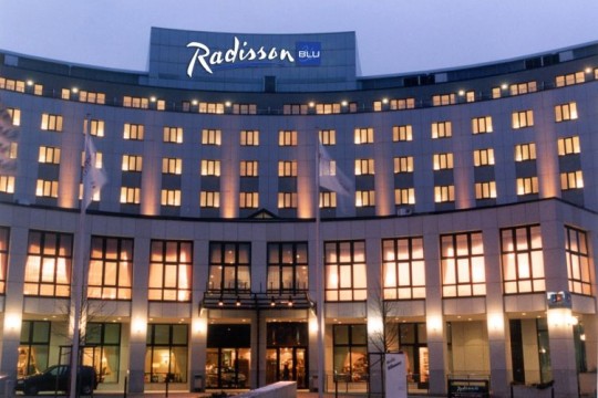 Aussenansicht des Radisson Blu-Hotel in Cottbus